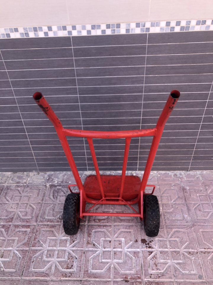 Carretilla de transporte roja de segunda mano · Foto 4 de 8 · Córdoba · 80 €