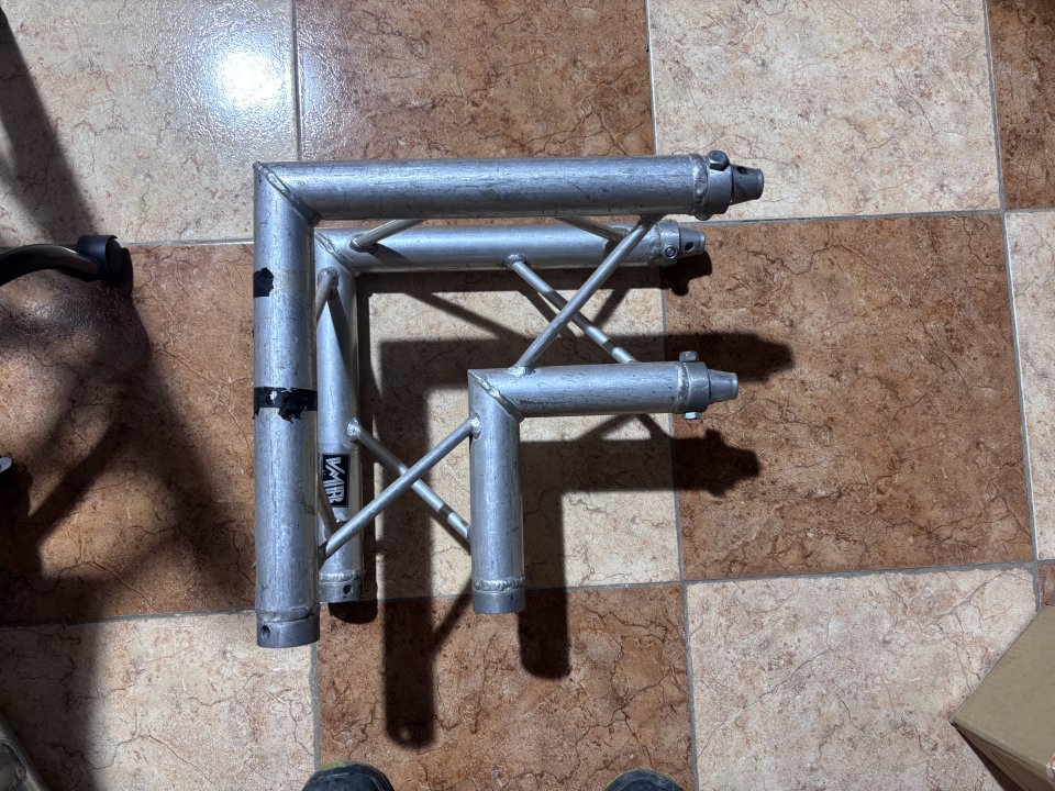 Trusses y accesorios de unión de segunda mano · Foto 2 de 10 · Cádiz · 1 €