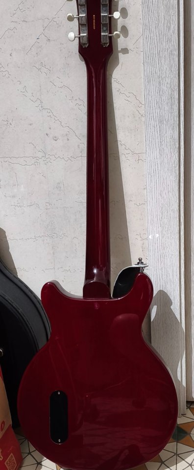 RESERVADA - Vintage V130 Cherry (LesPaul Junior 1958 DC) con P90 BARENUCKLE de segunda mano · Foto 6 de 10 · Sevilla · 400 €