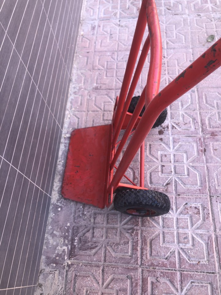 Carretilla de transporte roja de segunda mano · Foto 6 de 8 · Córdoba · 80 €
