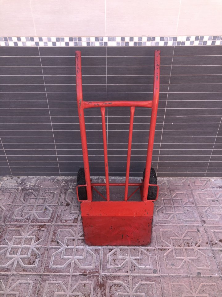 Carretilla de transporte roja de segunda mano · Foto 7 de 8 · Córdoba · 80 €