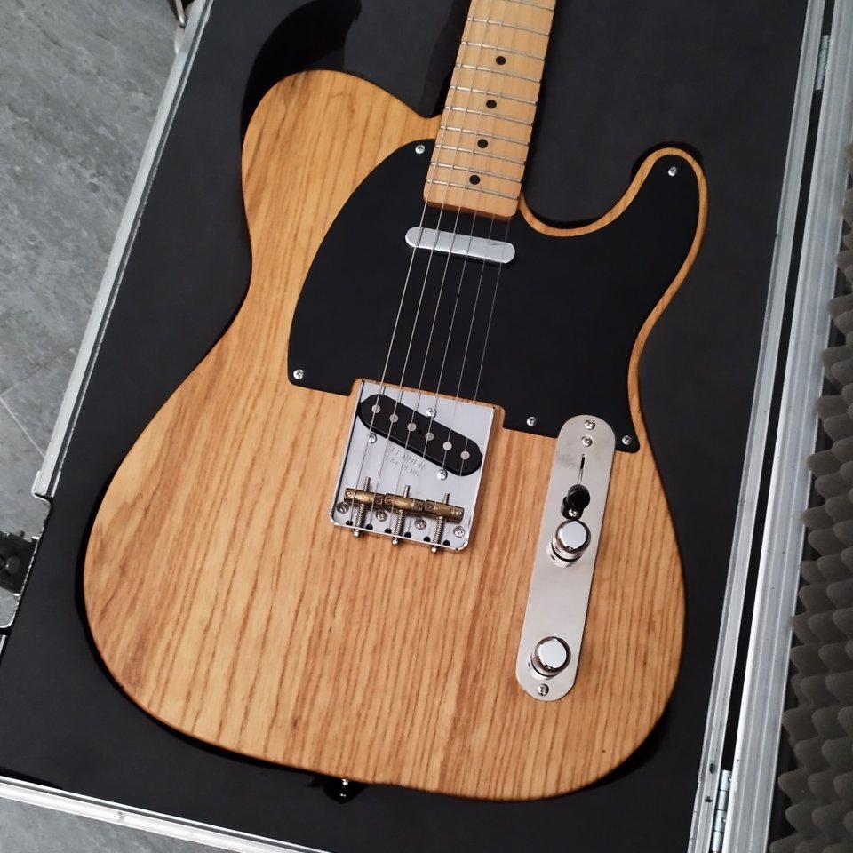 Telecaster + Flight case + envío de segunda mano · Foto 1 de 2 · Bizkaia · 750 €