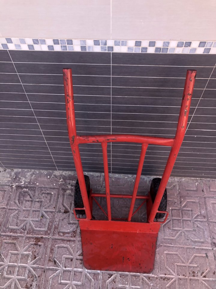 Carretilla de transporte roja de segunda mano · Foto 8 de 8 · Córdoba · 80 €