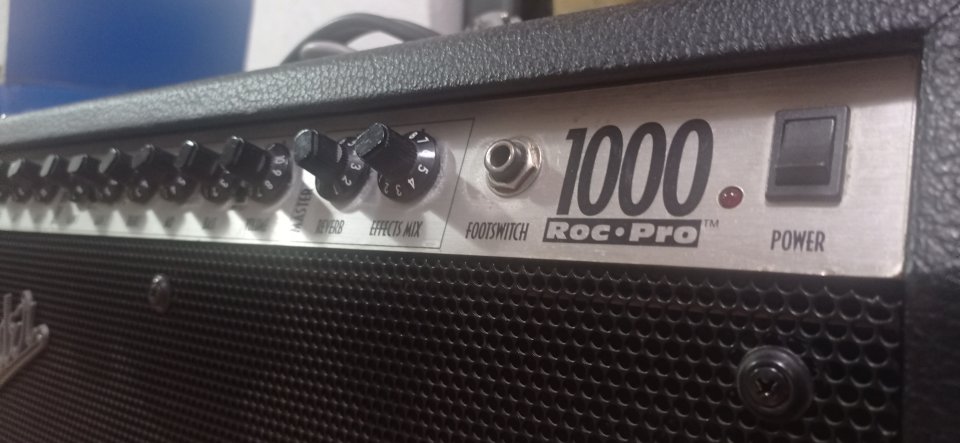 Fender Roc Pro 1000