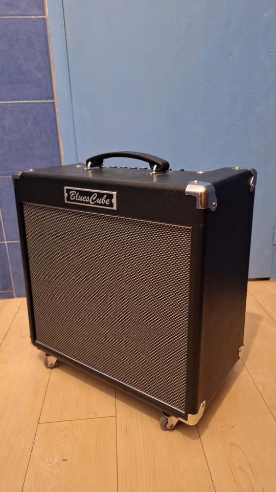 Amplificador Roland Blues Cube Hot 30w