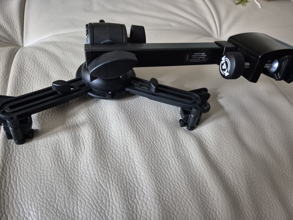 Soporte Tablet K&M 19791 de segunda mano · Foto 2 de 2 · Bizkaia · 38 €