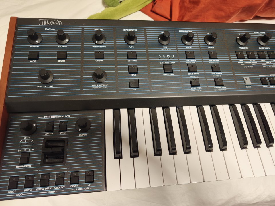 Behringer UBX A de segunda mano · Foto 1 de 3 · Madrid · 600 €