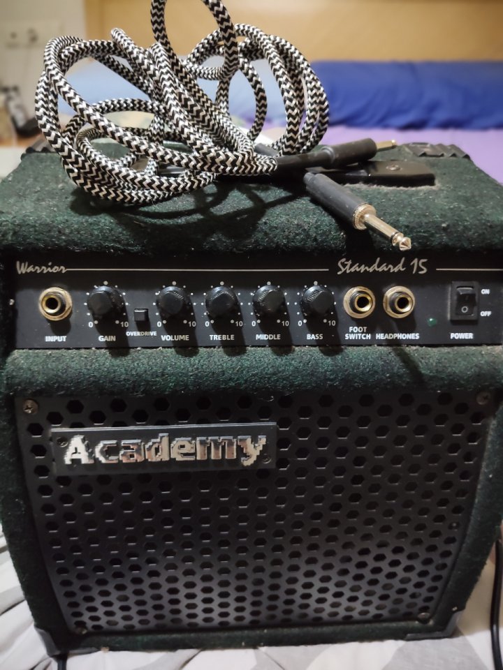 AMPLI y pedalera de efectos de segunda mano · Foto 2 de 5 · Granada · 75 €