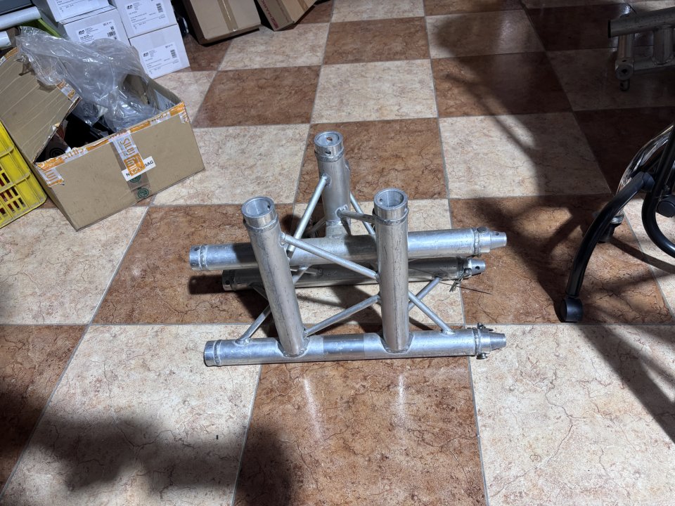 Trusses y accesorios de unión de segunda mano · Foto 7 de 10 · Cádiz · 1 €