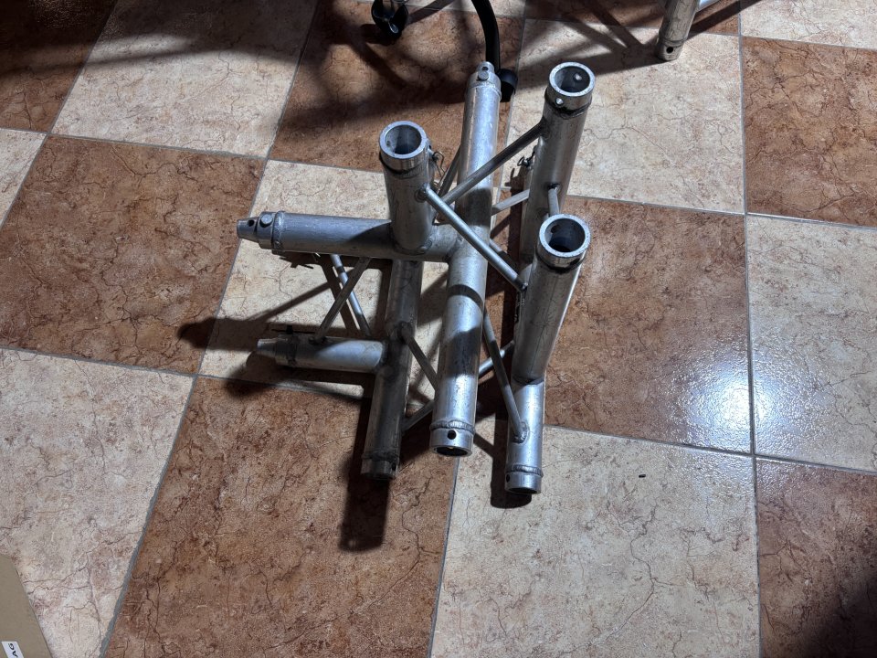 Trusses y accesorios de unión de segunda mano · Foto 8 de 10 · Cádiz · 1 €