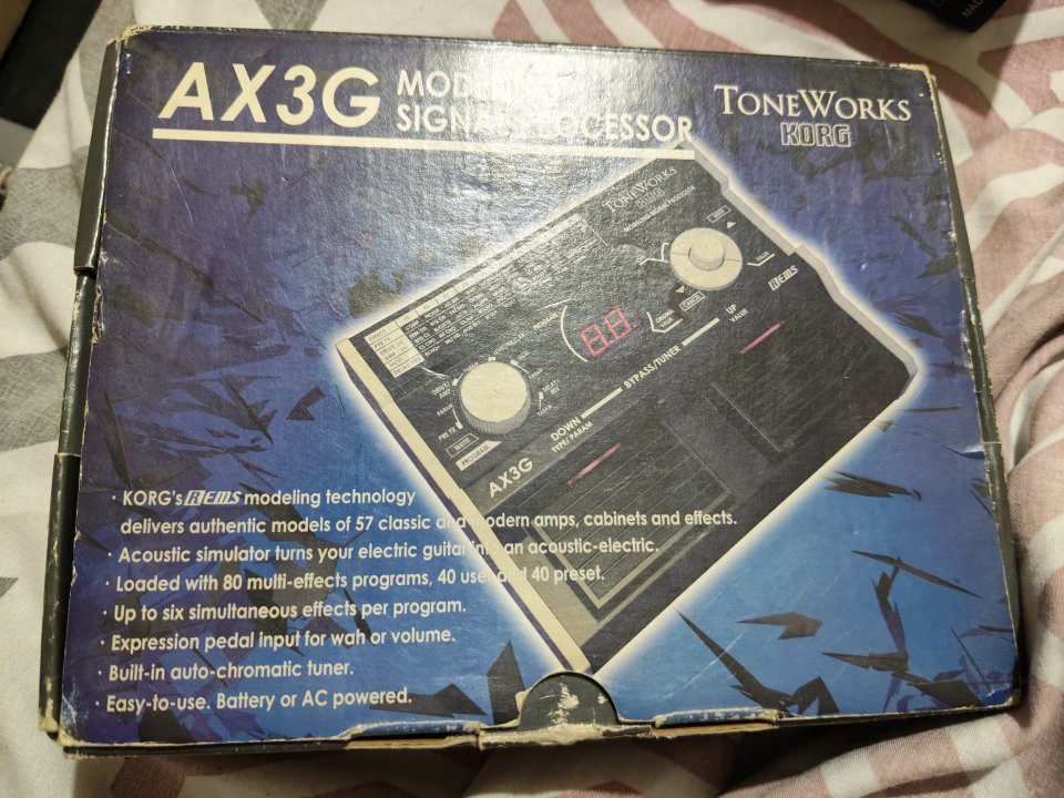 AMPLI y pedalera de efectos de segunda mano · Foto 4 de 5 · Granada · 75 €