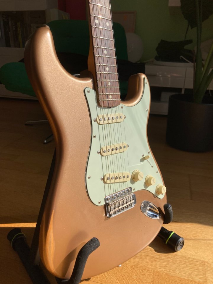 Fender Road worn 60 stratocaster por PRS SE de segunda mano · Foto 2 de 10 · Cantabria
