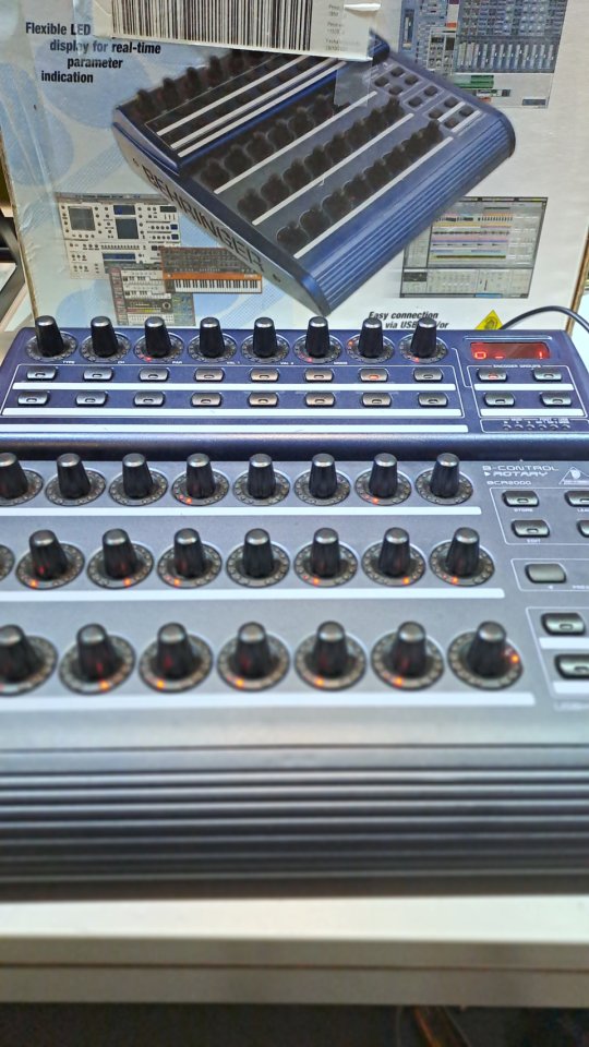 Behringer BCR2000