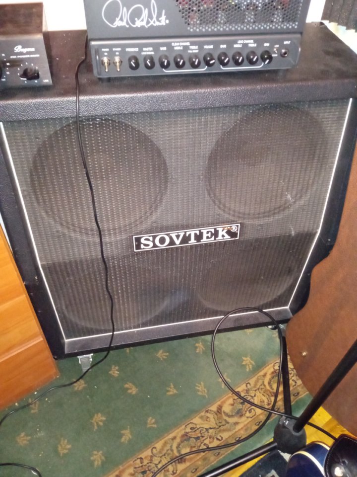 Pantalla 4x12 para amplificador de guitarra de la marca sovtek