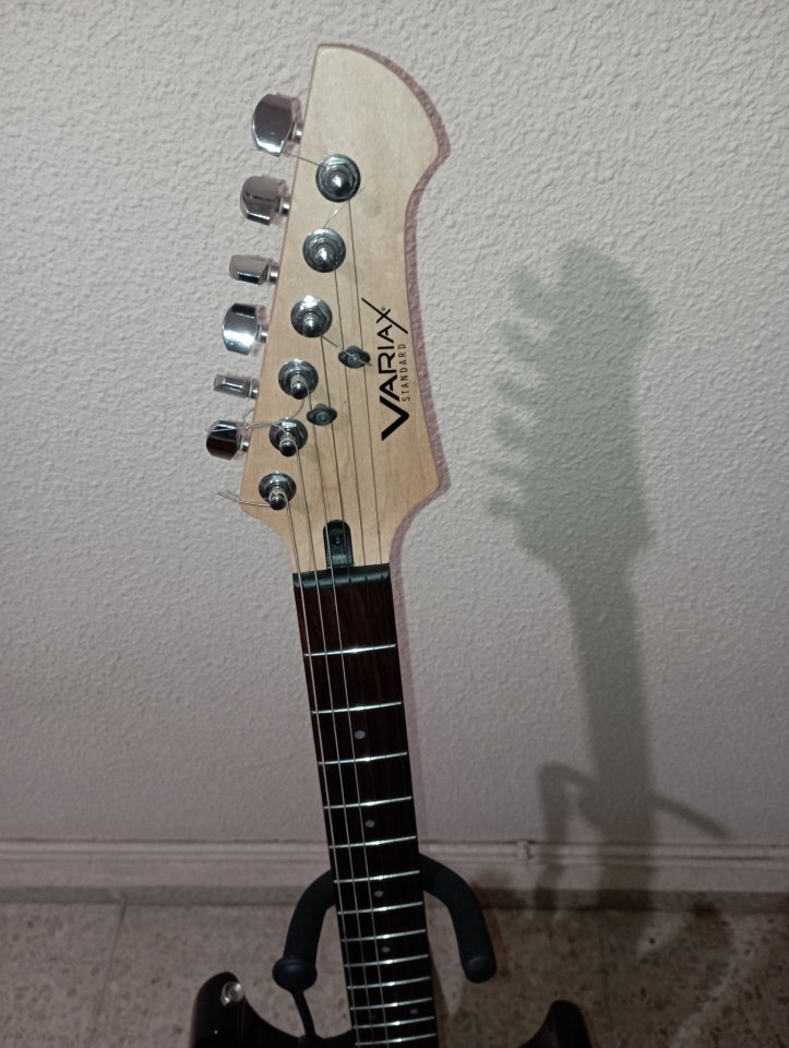 Guitarra VARIAX STANDAR de segunda mano · Foto 2 de 6 · Madrid · 325 €