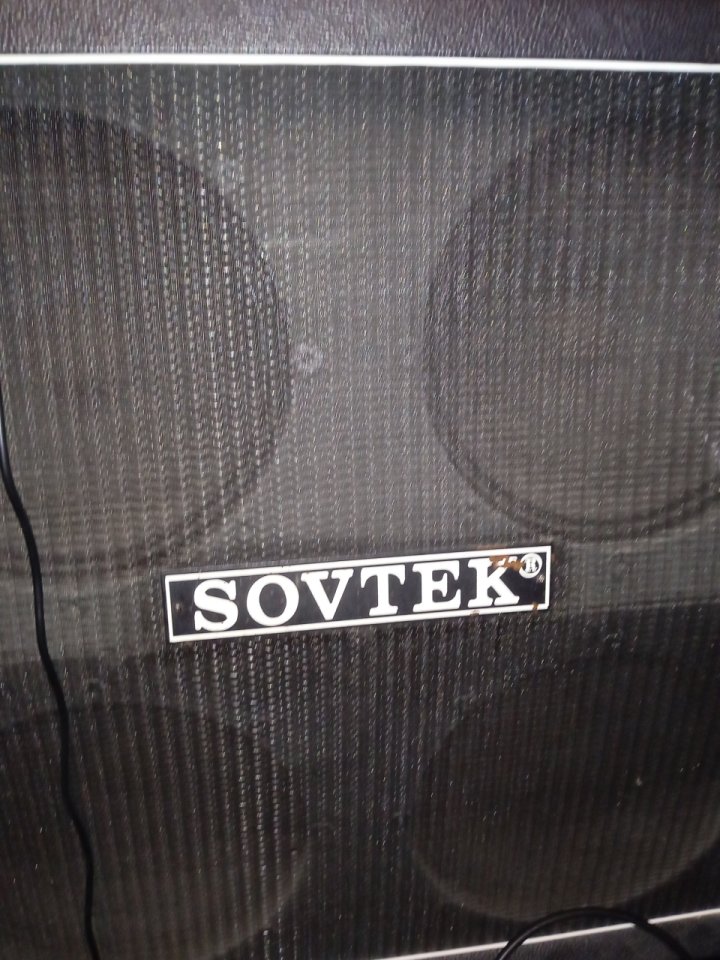 Pantalla 4x12 para amplificador de guitarra de la marca sovtek