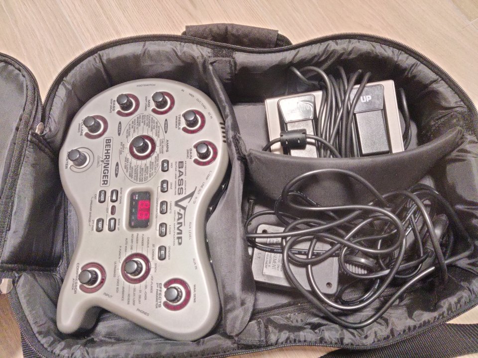 BEHRINGER V-AMP 2 (Bajo/Guitarra)