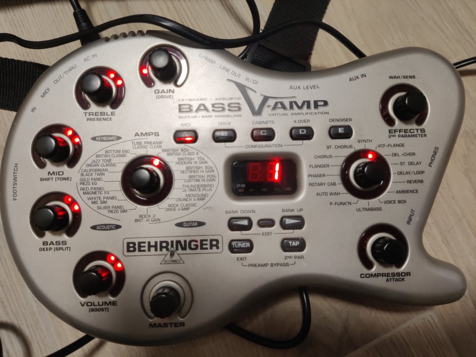 BEHRINGER V-AMP 2 (Bajo/Guitarra)