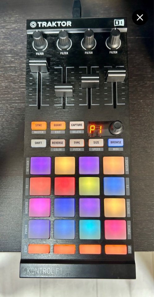Native Instruments Traktor Kontrol F1 de segunda mano · Foto 2 de 4 · Barcelona · 150 €