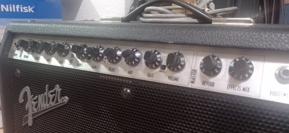 Fender Roc Pro 1000