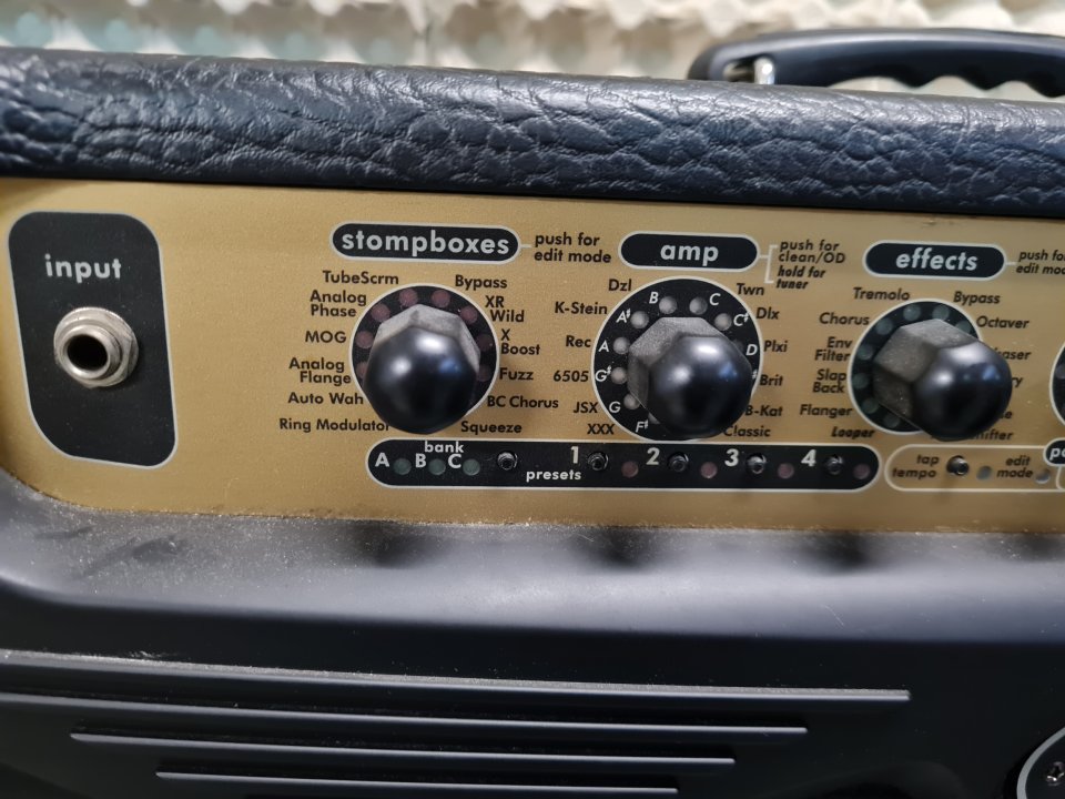 PEAVEY VYPYR 120 Combo Valvulas Hi-Gain y Emulador