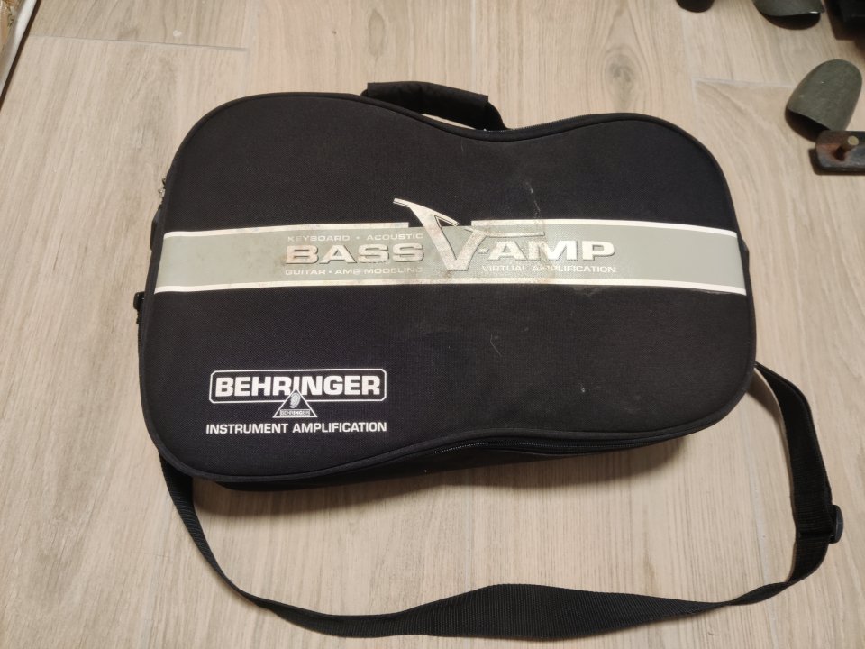 BEHRINGER V-AMP 2 (Bajo/Guitarra)