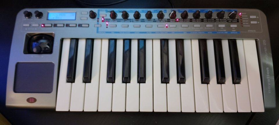 Novation Xiosynth 25 de segunda mano · Foto 1 de 6 · Valencia · 95 €