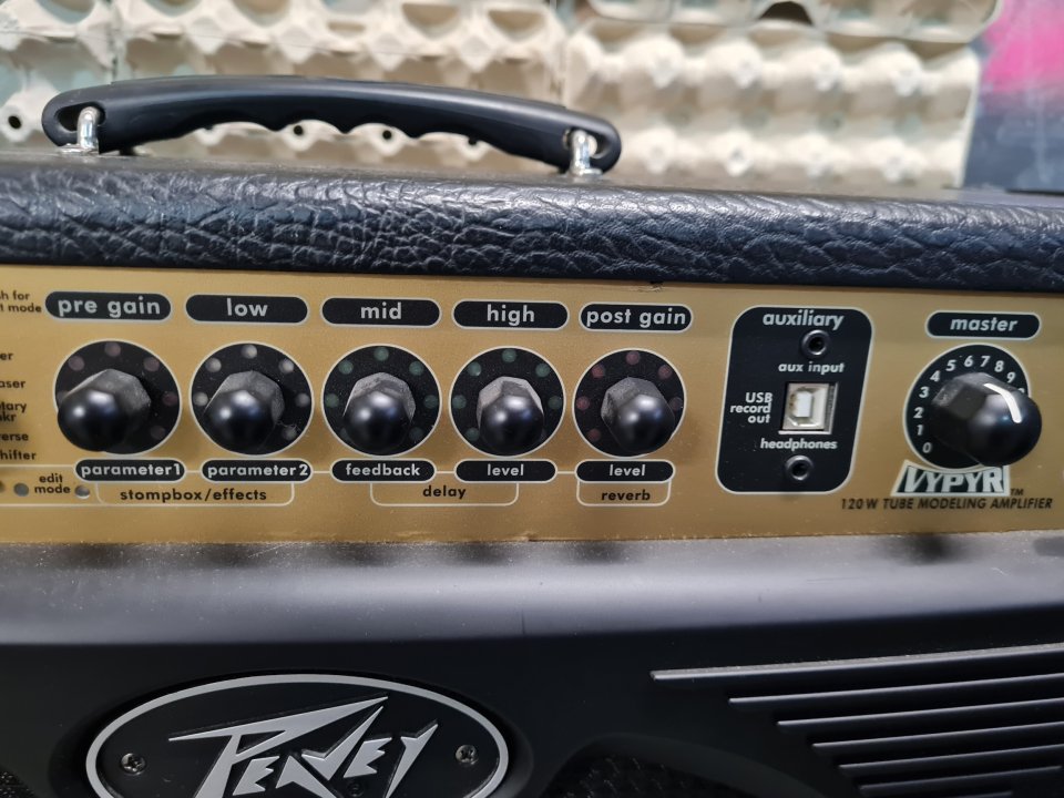 PEAVEY VYPYR 120 Combo Valvulas Hi-Gain y Emulador