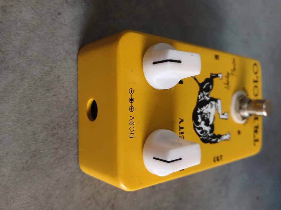 Pedal Tremolo Harley Benton. de segunda mano · Foto 2 de 5 · Valencia · 20 €