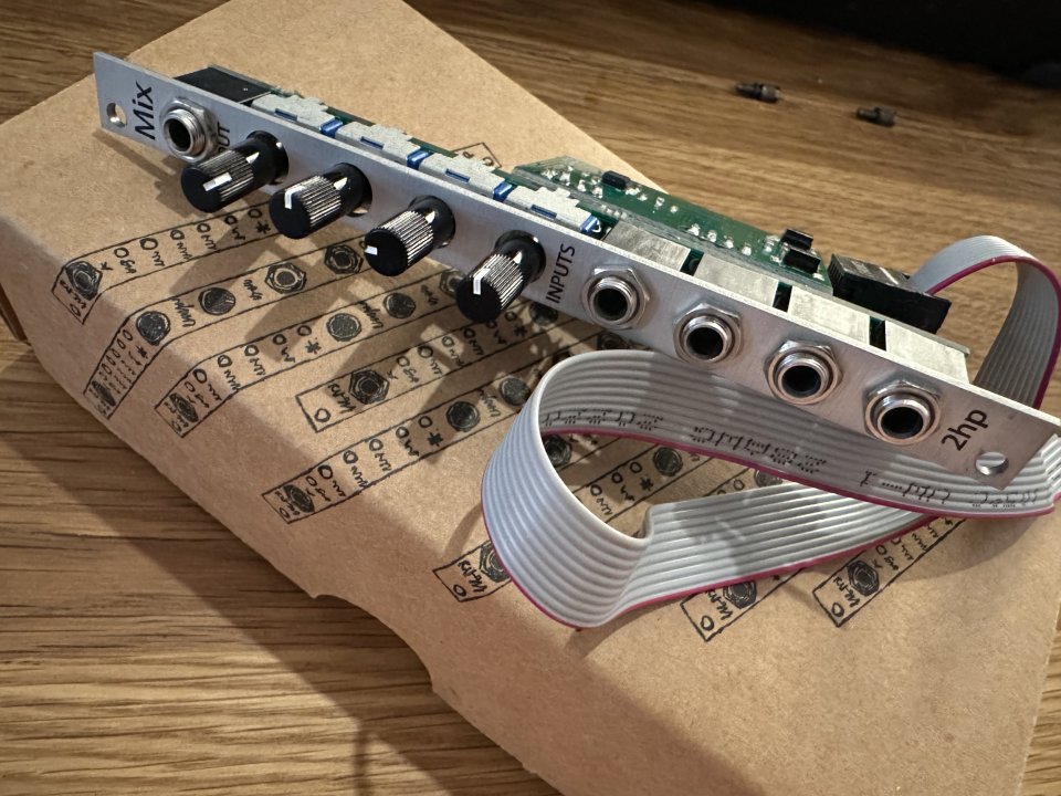 2HP - MIX - Mezcladora para eurorack - como NUEVO de segunda mano · Foto 1 de 2 · Madrid · 70 €