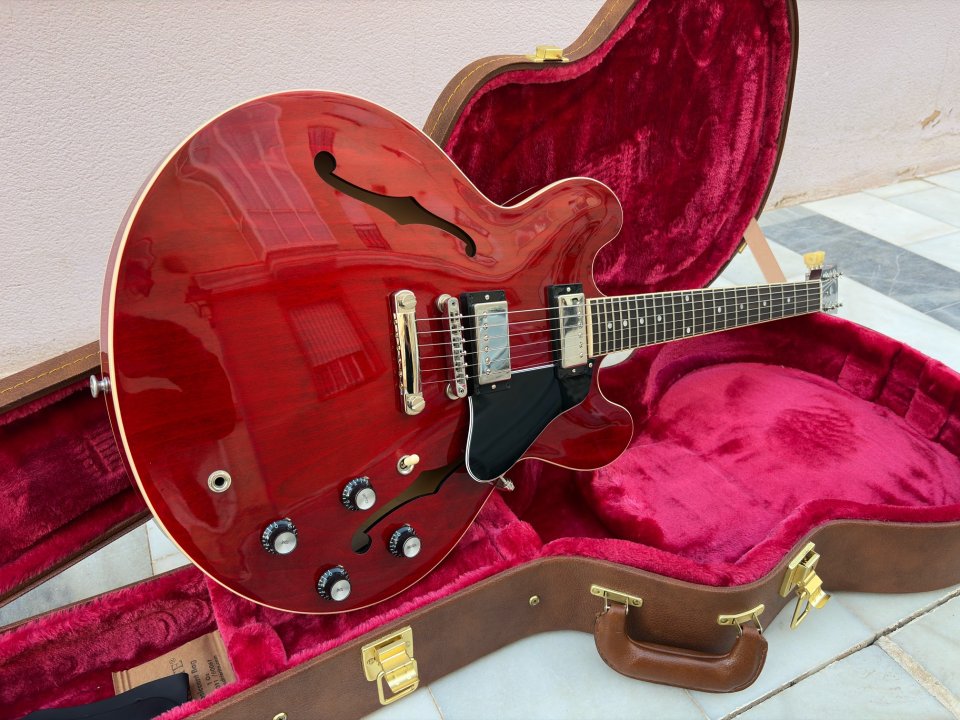 Gibson ES-335 Dot 60s Cherry de segunda mano · Foto 1 de 10 · Almería · 2400 €