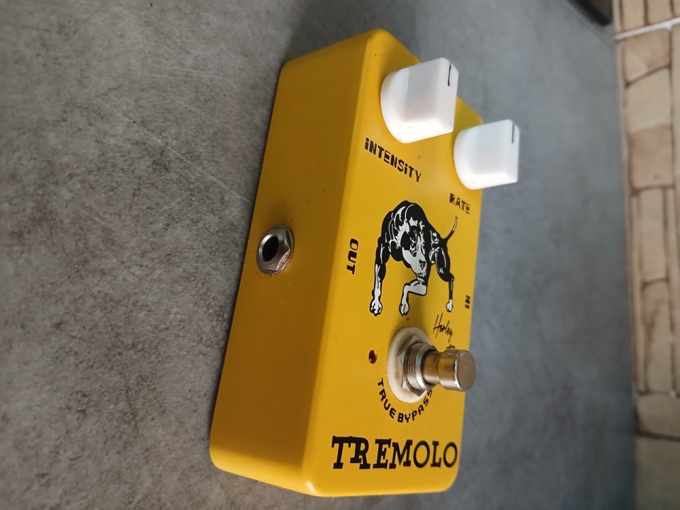 Pedal Tremolo Harley Benton. de segunda mano · Foto 4 de 5 · Valencia · 20 €
