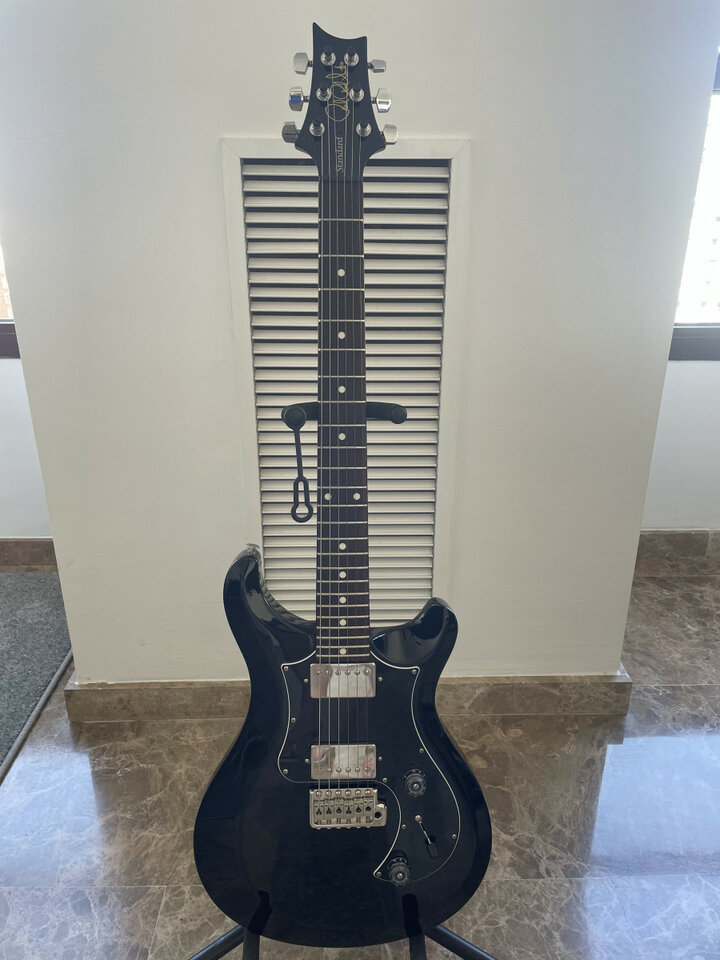 PRS S2 STANDARD 24 BLACK THIN + 2 golpeadores