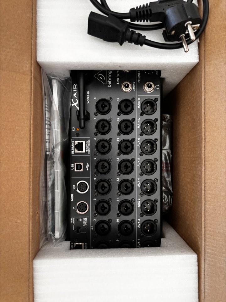 Behringer X AIR XR1 de segunda mano · Foto 2 de 10 · Burgos · 340 €