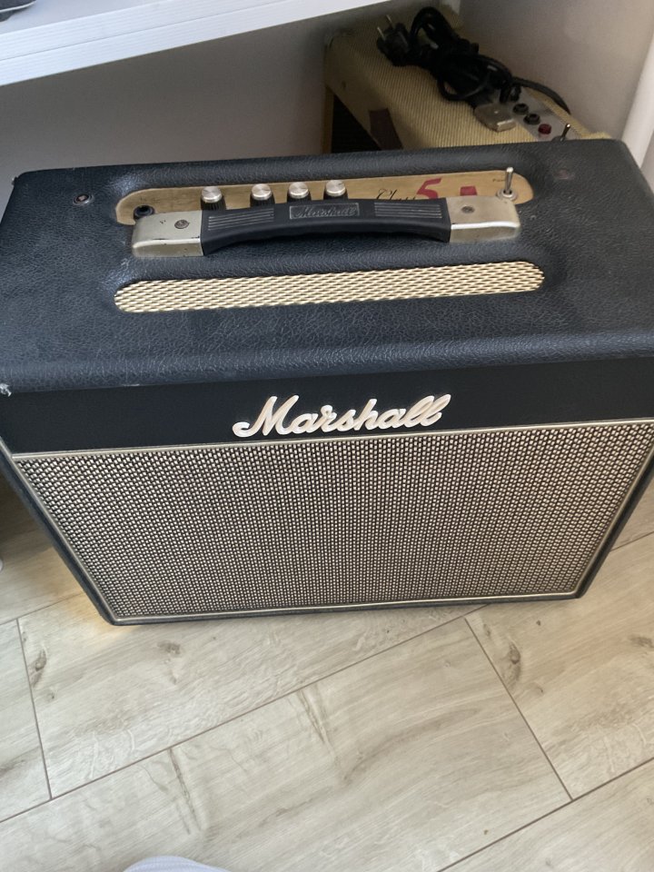 Marshall Class 5 de segunda mano · Foto 5 de 5 · Sevilla · 400 €