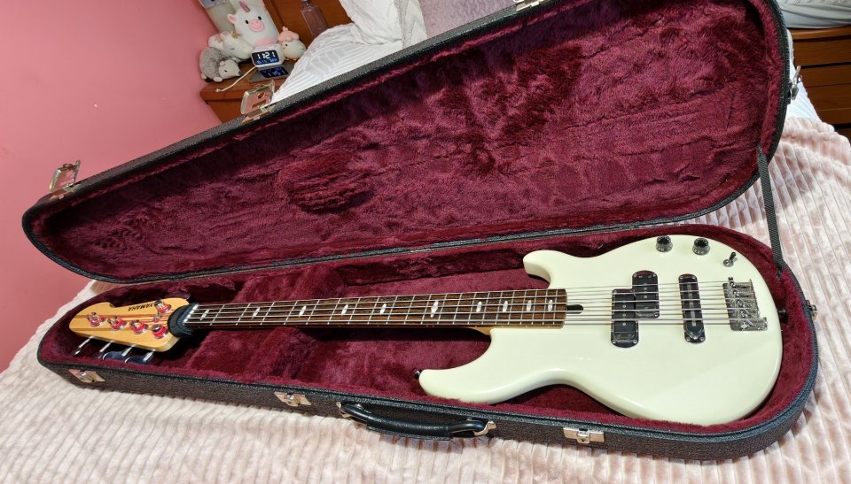 Estuche italiano VGV para bajos Yamaha BB