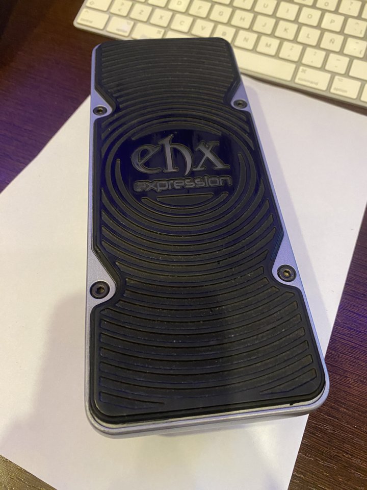 Pedal de expresión Electro-Harmonix para efectos de guitarra