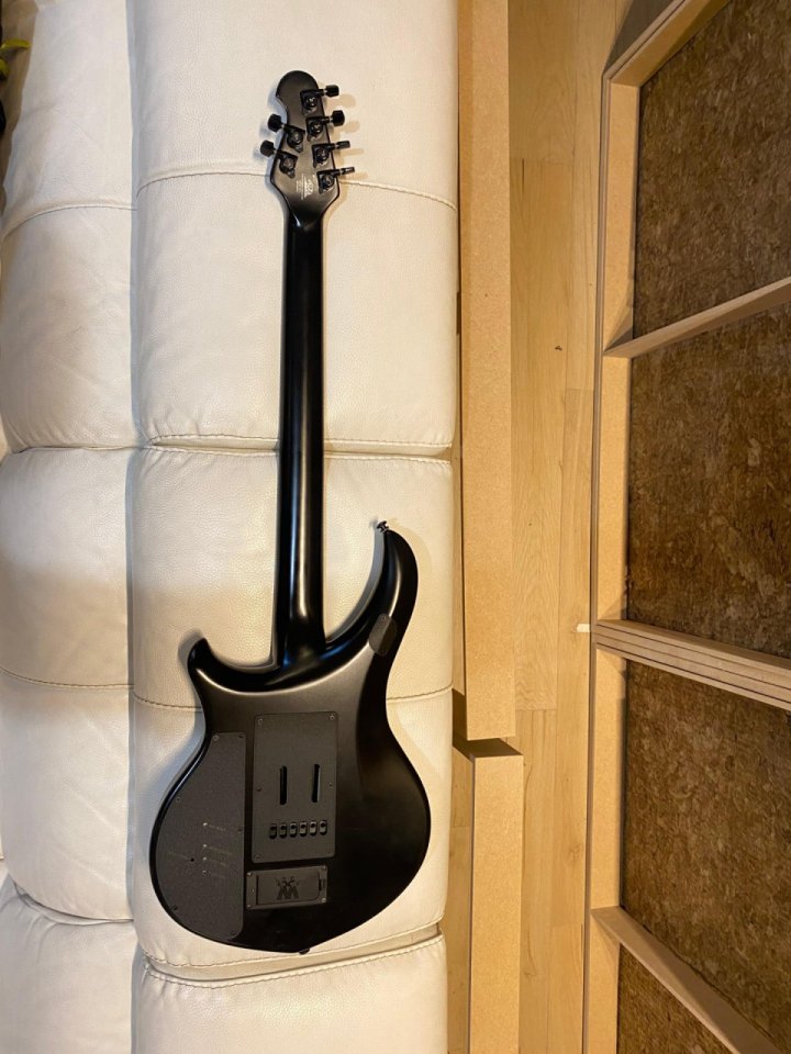 Ernie Ball Music Man Majesty stealth black