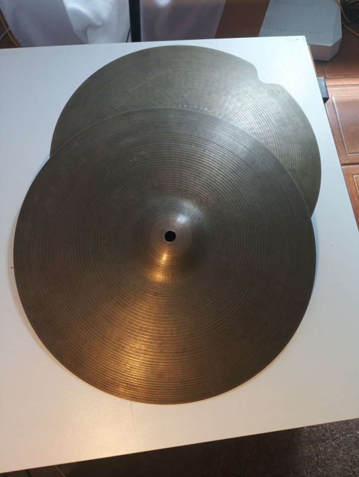 Charles Avedis Zildjian de finales de los años 50 (Small stamp) de 14" de segunda mano · Foto 1 de 3 · Asturias · 120 €