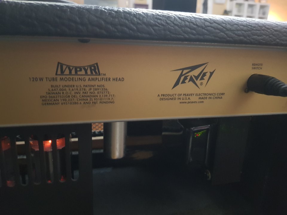 PEAVEY VYPYR 120 Combo Valvulas Hi-Gain y Emulador