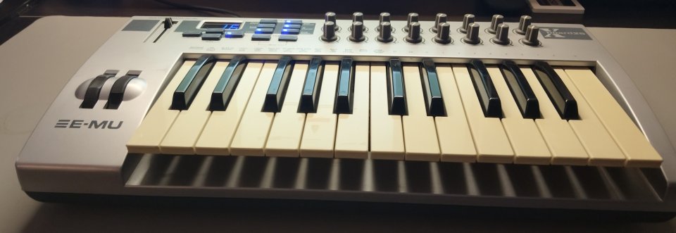 Teclado controlador MIDI EMU Xboard-25 de segunda mano · Foto 2 de 6 · Valencia · 45 €