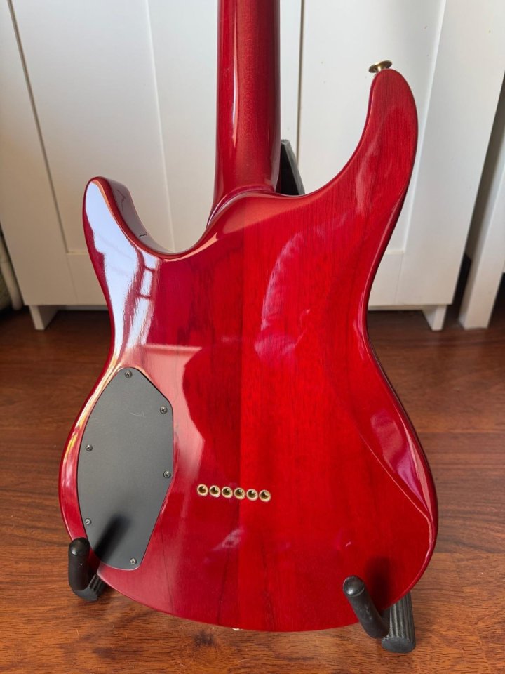 Heartfield by fender Elan 1 de segunda mano · Foto 6 de 10 · Cádiz · 1500 €