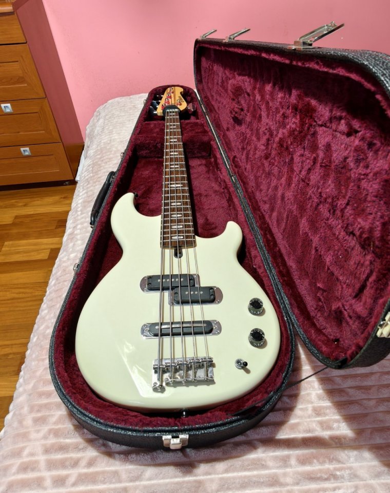 Estuche italiano VGV para bajos Yamaha BB