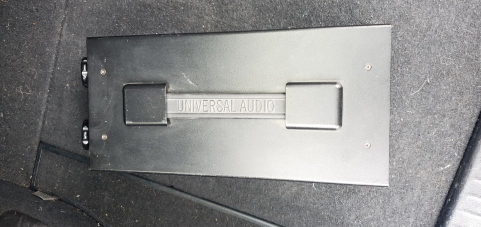 Previo de micrófono UA Solo 610