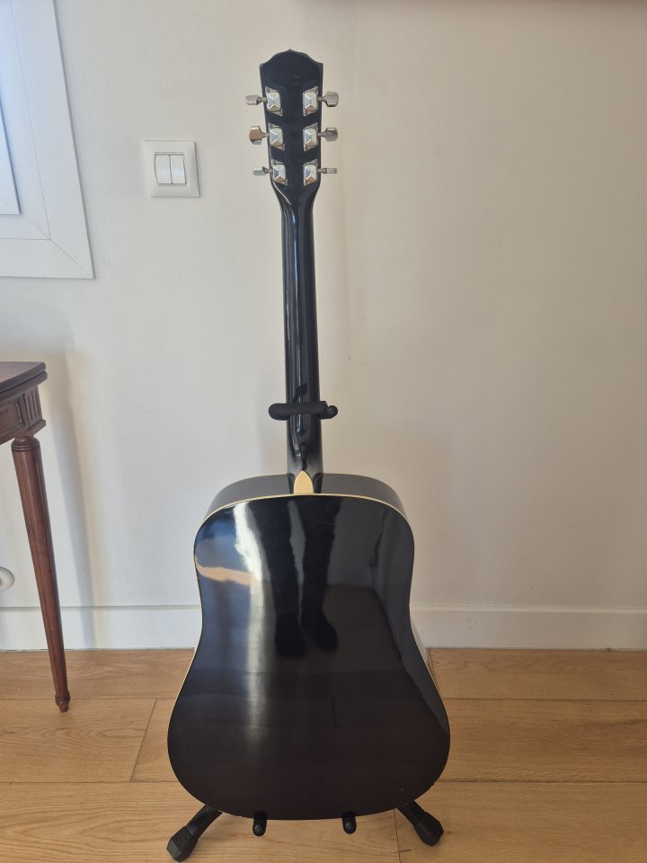 Guitarra acústica Fender modelo DG-99