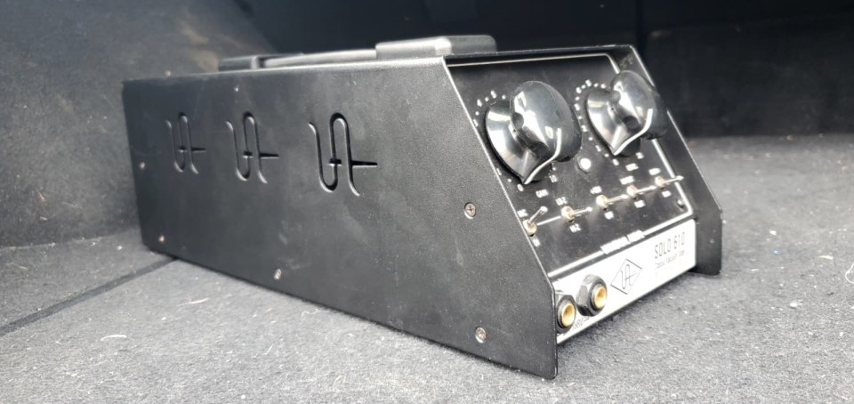 Previo de micrófono UA Solo 610