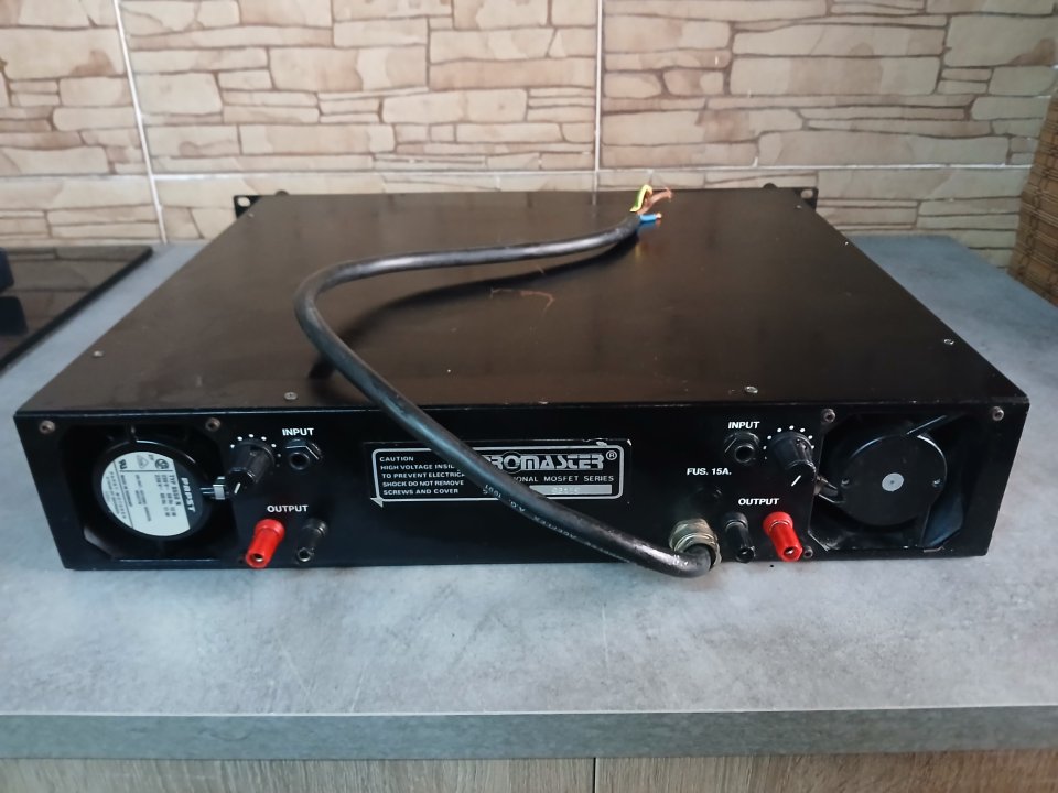 Etapa de potencia Amplificador 2000w de segunda mano · Foto 4 de 6 · Valencia · 150 €