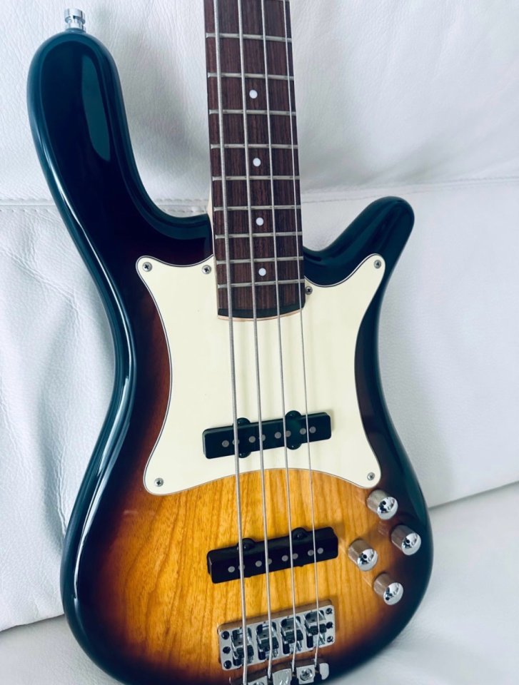 Warwick Streamer cv4 sunburst Teambuilt de segunda mano · Foto 2 de 7 · Barcelona · 2100 €