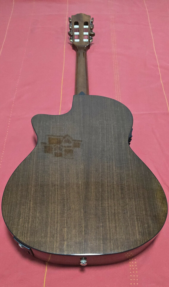 Fender CN-140SCE de segunda mano · Foto 3 de 10 · Madrid · 280 €