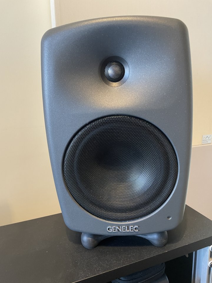 Pareja de Genelec 8040b + Sub 7050c de segunda mano · Foto 2 de 8 · Madrid · 2100 €